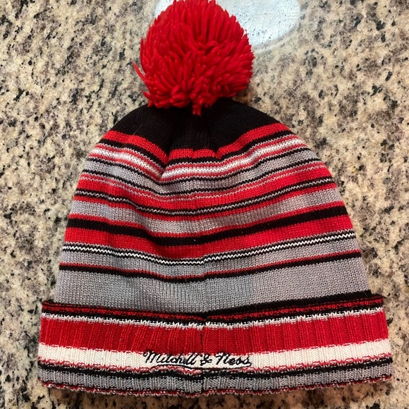 Chicago Bulls Winter Hat Mitchell & Ness Adult - Picture 2 of 5